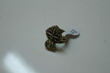 Anillo cruz talla 18 $3.000