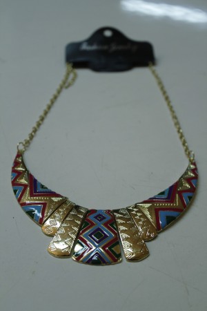 Collar geométrico dorado $5.000